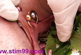 На диване он трахает молодого любителя, как собаку-щенка