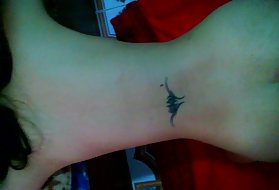 Толстоватая блондинка детка трахает себя с фаллоимитатором