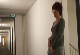 Блондинка дает действительно горячий мастурбировать