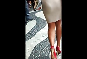 мастурбирует