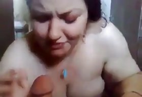 Блондинка сука пробирается через хвост своего отчима