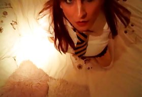 Блондинка в струне дает петушиный массаж