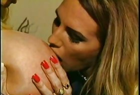 Старые шлюхи размахивали нейлонами