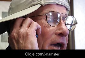 Жены живут своей бисексуальной стороной