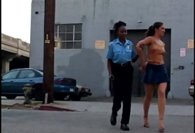 Извращенный врач осматривает влагалище и мудак