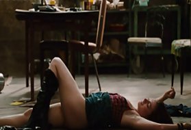 Большие петухи трахают две дыры