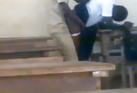 Навязчивая блондинка-мамаша трахалась в жопу