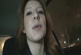 Домина подросток делает лица и мочи в рабстве