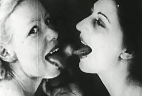 Три лесбиянки трахают свои задницы