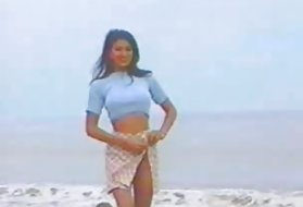 Лесбиянки втроем на диване