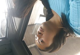 обманывает своего мужа с