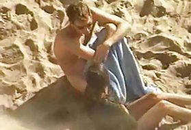 Брюнетка-школьница соблазняет плитку