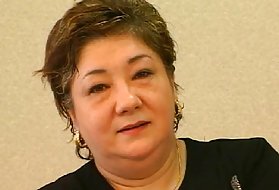 Девушка трахает одну дыру за другой