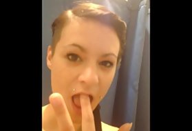 Грудастая девушка лизала и прибила гвозди