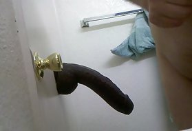 Блондинка зрелая шлюха дергает его латте