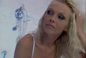 Домохозяйка трахает