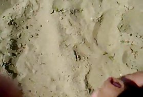 Сонячка в белых нейлонах