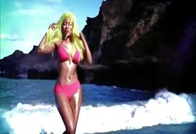 Черная сука с большими сиськами может быть тяжелой