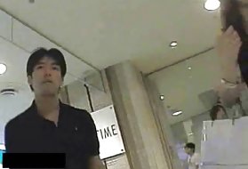 Блондинка шлюха молотит его член голый