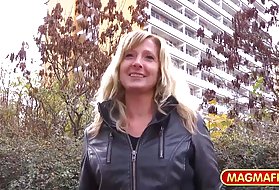 Одинокие домохозяйки мастурбируют перед камерой