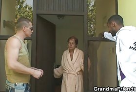 Черный бархат появляется на прохладной заднице