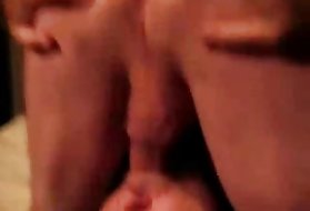 Два студента облизывают мокрые киски друг друга