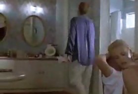 Блондинная сексуальная граната получает крем