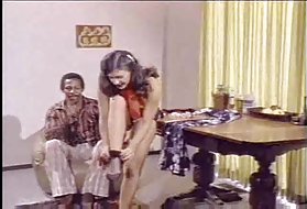 Сексуальный малыш играет со своим любимым вибратором