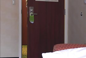 Зрелая рыжая сука пользуется молодой черный петух