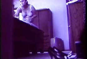 Любительские удары и трахаются на заднем сиденье автомобиля