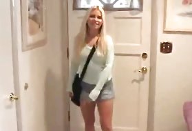 Две лесбийские мельницы делают это на диване