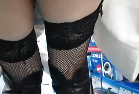 Незнакомец протирает киску на моем балконе!